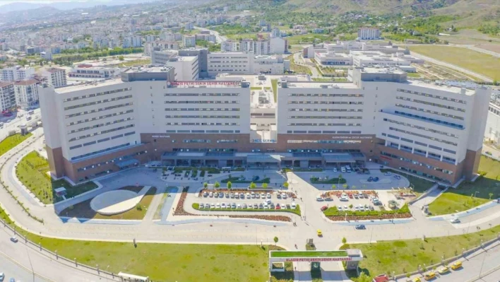 Elazığ Fethi Sekin Şehir Hastanesi başarılı operasyonlarını sürdürüyor