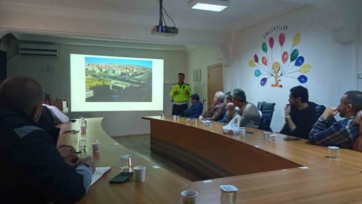 Elazığ polis ekipleri tarafından sürücülere eğitim verildi