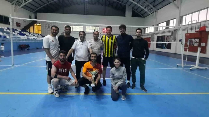 Eleşkirt'te Voleybol Turnuvasında Şampiyon Ergözü Ortaokulu