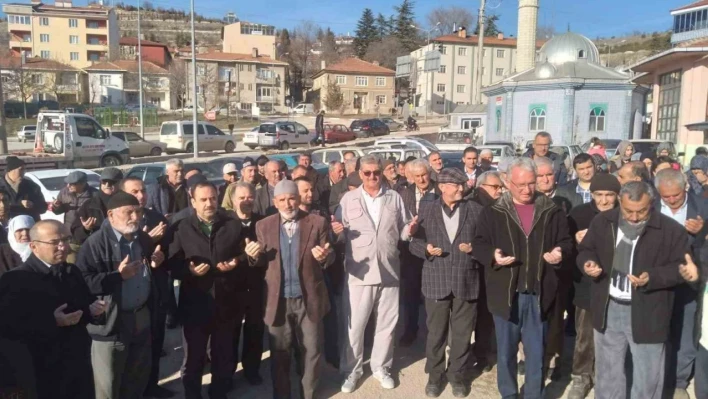 Emet'te 73 kişilik umre kafilesi dualarla uğurlandı