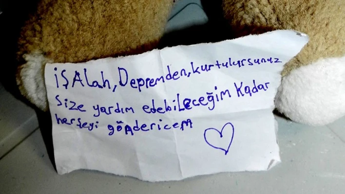 En sevdiği oyuncak ayısını depremzede çocuklar için verdi