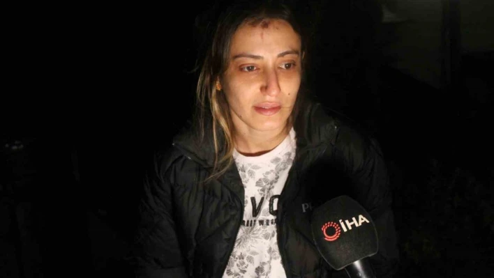 Enkazdan kendi elleriyle çıkardığı kardeşini arıyor