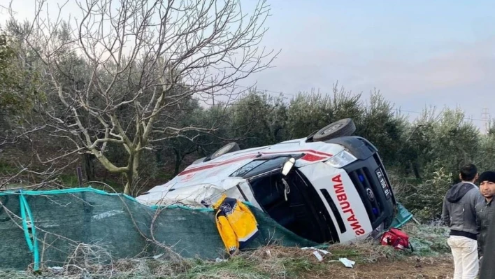 Erdek-Bandırma karayolunda ambulans kaza yaptı: 1 kişi yaralı