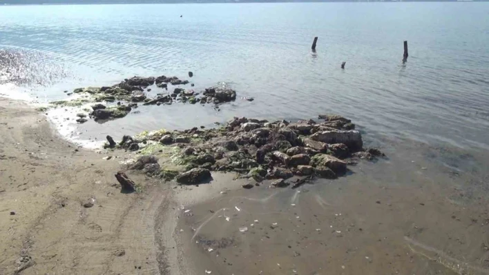 Erdek'te deniz çekildi, antik liman ortaya çıktı