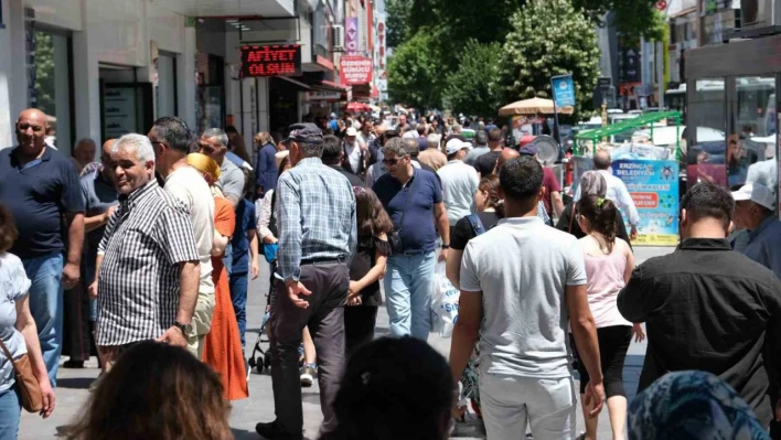 Erzincan'da bayram yoğunluğu gurbetçi akınıyla iki katına çıktı