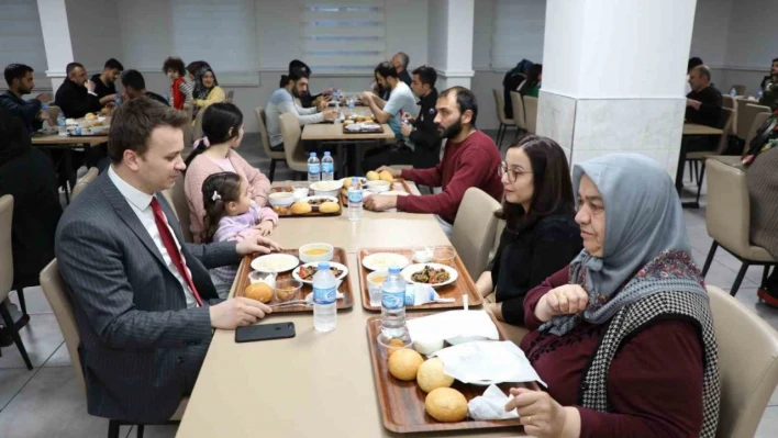 Erzincan'da depremzedelere iftar programı düzenlendi