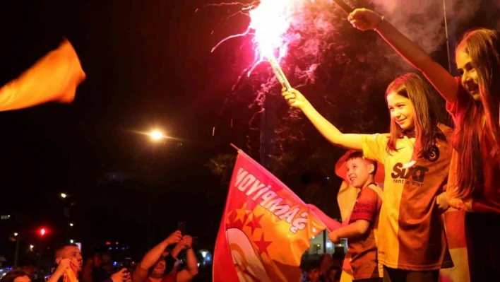 Erzincan'da Galatasaray taraftarları meydanı panayır alanına çevirdi