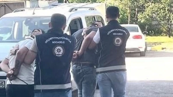 Erzincan'da göçmen kaçakçıları yakalandı. 2 tutuklama.