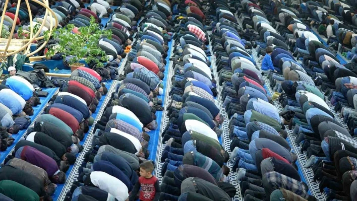 Erzincan'da Kadir Gecesi dualarla idrak edildi