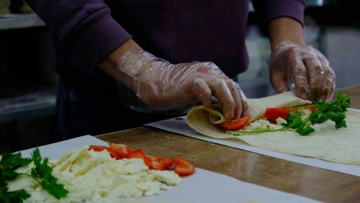 Erzincan'da sahur sofralarının vazgeçilmezi: 'Tulum peyniri'