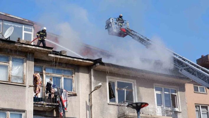 Erzurum'da çatı yangını korkuttu