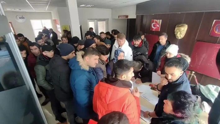 Erzurum'dan deprem bölgesine bin 872 personel, 372 araç gönderildi