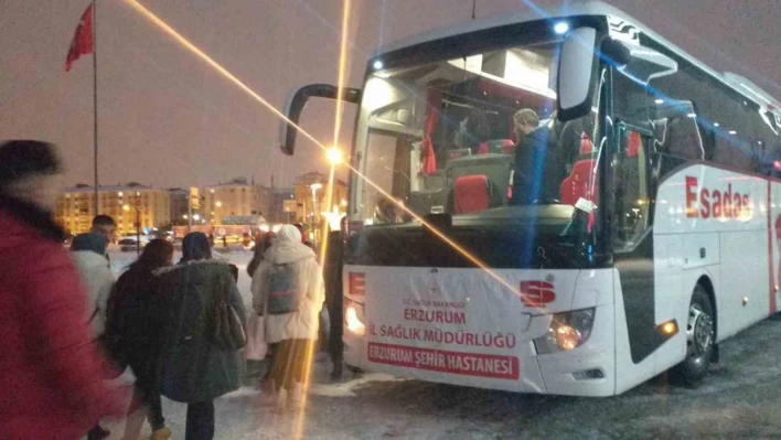 Erzurum Şehir Hastanesi'nde görevli 14 doktor, 26 hemşire ve sağlık çalışanı deprem bölgesine gönderildi