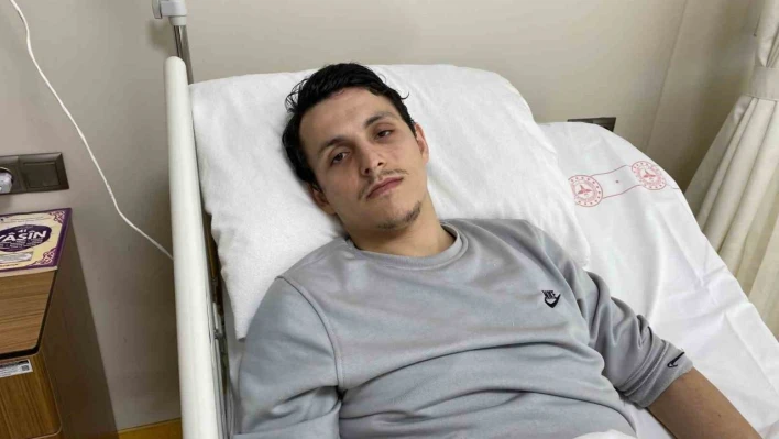 Eşini kurtarırken enkaz altında kalan depremzedenin ayak parmakları kesildi