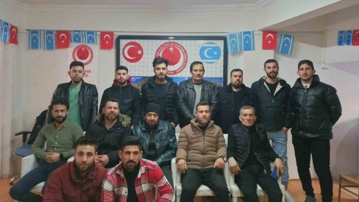 Eskişehir'de yaşayan Irak Türkmenleri, yardım için gittikleri afet bölgesinde döndü
