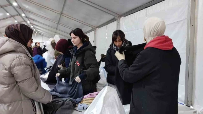 Fatih'te deprem bölgelerine yardım seferberliği