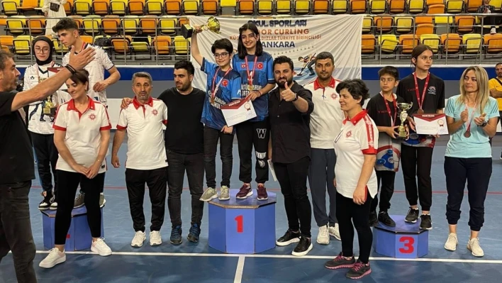 Floor Curling'te şampiyon Erzurum'dan