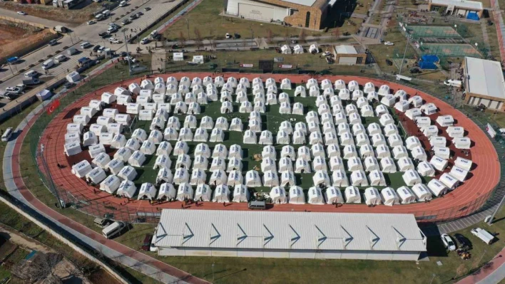 Gaziantep'te 80 bin vatandaşın geçici barınması için 11 noktada 17 bin 27 çadır kuruldu