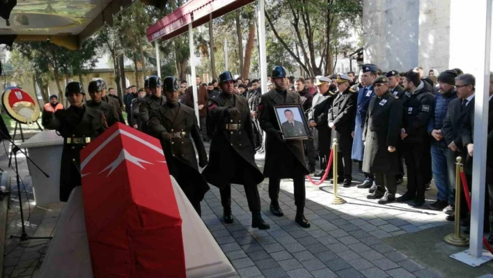 Gaziantep'te depremde hayatını kaybeden yedek astsubay Cengizhan Üz, Üsküdar'da son yolculuğuna uğurlandı