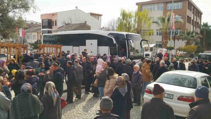 Gerze'de 42 kişilik umre kafilesi dualarla uğurlandı