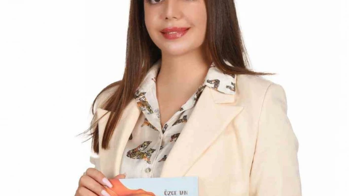Göçmen çocuklardan esinlenerek çocuk kitabı yazdı