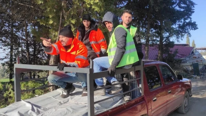 Gönüllü NEVÜ öğrencileri deprem bölgesinde