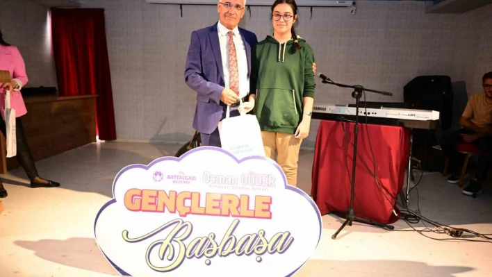 Güder'den gençlere eğitim seti desteği