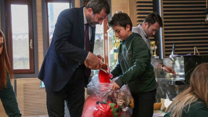 Gürsulu çocuklardan afet bölgesine oyuncak