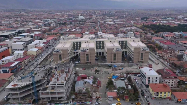 Güven endeksi hizmet sektöründe yükseldi, perakende ticaret ve inşaat sektörlerinde düştü
