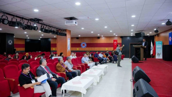 Hakkari'de 'Mesleki Eğitimin Geleceği Kongresi' düzenlendi