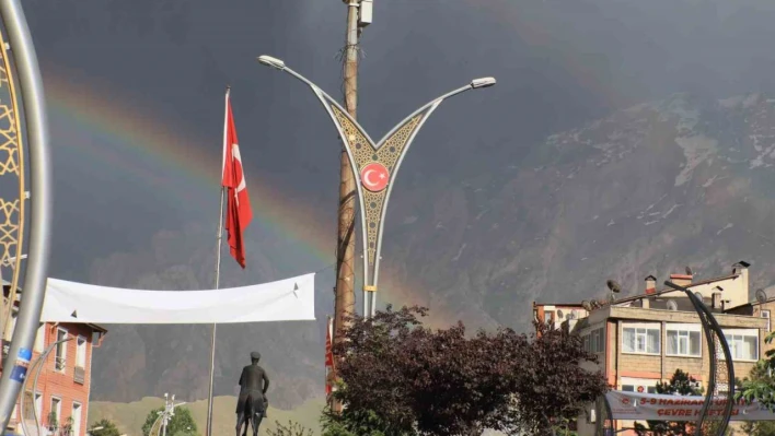 Hakkari'de gökkuşağı güzelliği