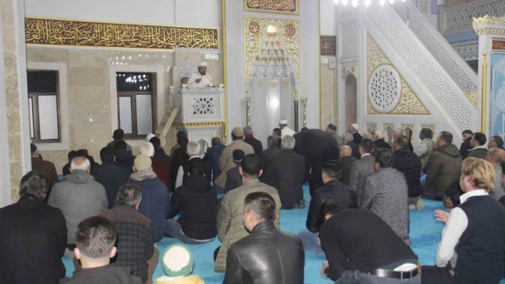 Hakkari'de ilk teravih namazı kılındı