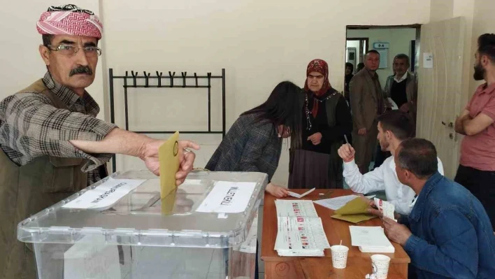 Hakkari'de oy kullanma işlemi başladı