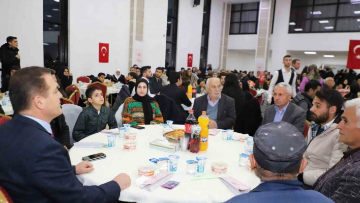 Hakkari'de şehit aileleri ve gaziler için iftar yemeği verildi