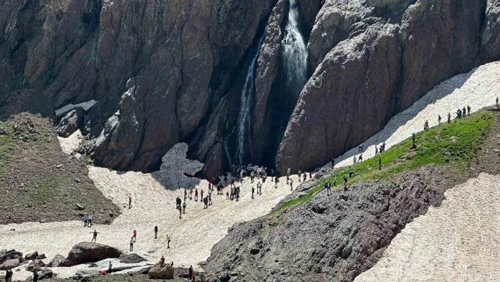 Hakkari'de terörden temizlenen Cilo Dağları ve Sat Buzul Gölleri'ne yoğun ilgi