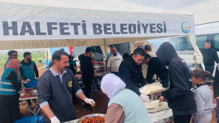 Halfeti Belediyesinden binlerce depremzedeye sıcak yemek