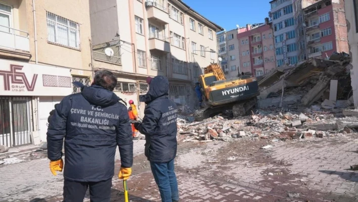 Hasar tespiti çalışmaları literatürde yer aldığı gibi gözlemsel incelemelerle yapılıyor