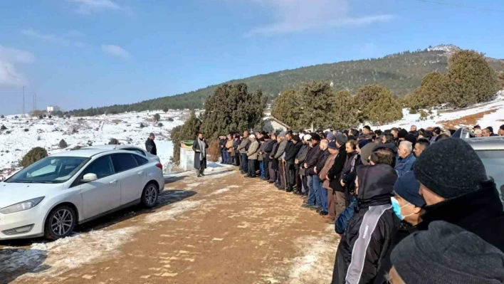 Hatay'da 14 katlı binanın enkazında can veren öğretmen Konya'da toprağa verildi