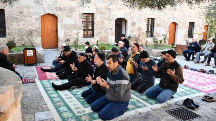 Hatay'da 449 yıllık külliye depremzedelere yuva oldu