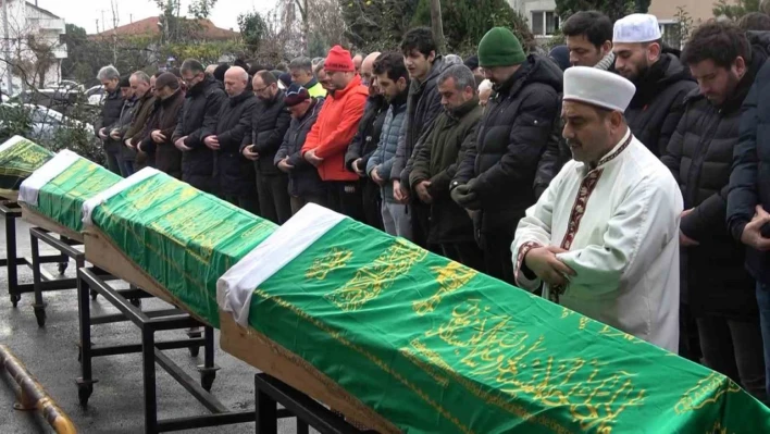 Hatay'da depremde ölen aynı aileden 5 kişi Yalova'da toprağa verildi