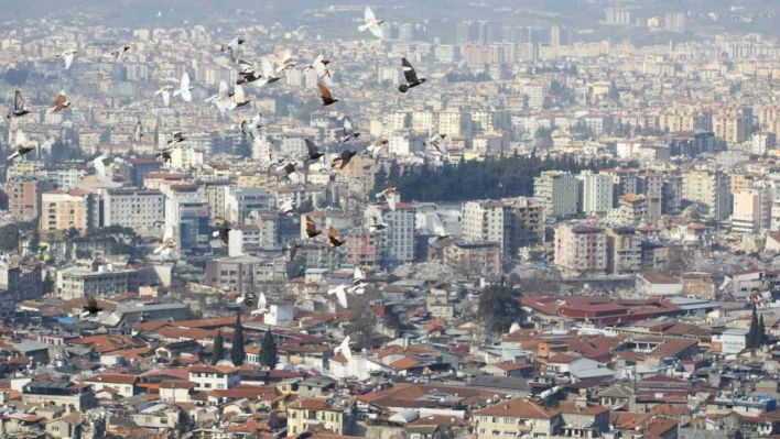 Hatay'da depremin bıraktığı enkaz havadan görüntülendi