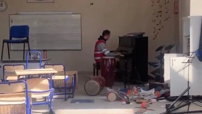 Hatay'da yıkılan binaların arasında yükselen piyano sesleri 'Piyanist' filmini andırdı