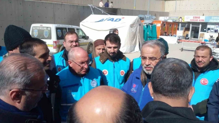 Hatay Kırıkhan'da bazı camilerde ezanlar ambulanstan okunuyor