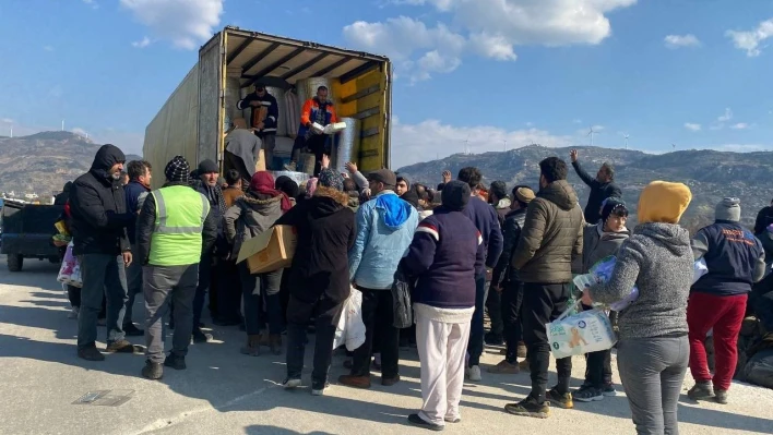 Hatay Samandağ'da depremzedelerin yaraları sarılıyor