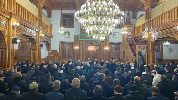 Hayatını kaybeden depremzedeler için dua edildi