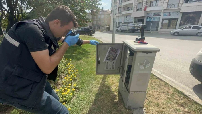 Hırsızlar kavşak kontrol cihazını  çaldı