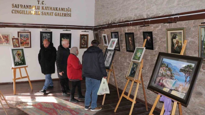 Hobi için yaptıkları rölyef resimlerini satarak gelirini depremzedelere bağışlayacaklar