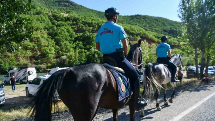 Huzur şehri haline gelen Tunceli'de atlı jandarma timi göreve başladı