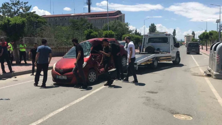 Iğdır'da öğretmenlerin olduğu araç kaza yaptı: 3 yaralı