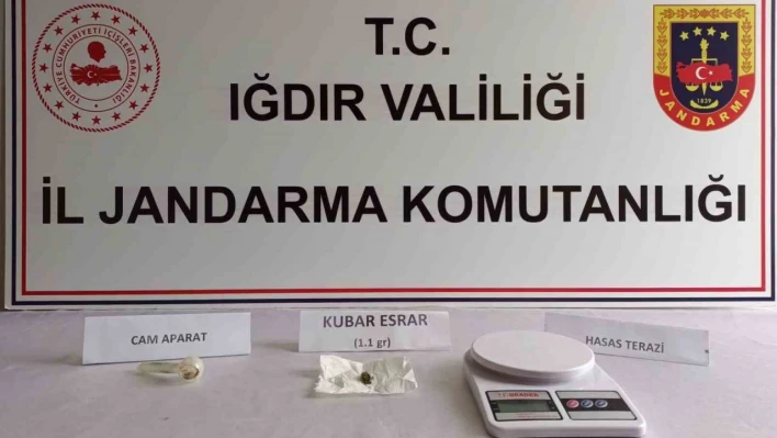Iğdır'da torbacıların sakladığı uyuşturucu menfez altında ve metruk binalarda çıktı